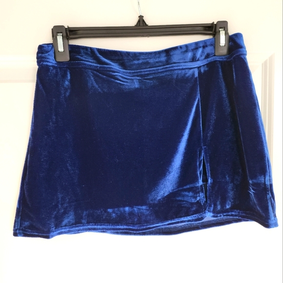 Urban Outfitters Dresses & Skirts - Urban Outfitters blue velvet mini skort with slit on side size Medium (juniors)